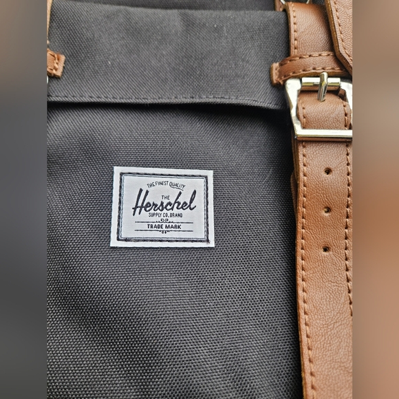 Herschel Little America™ Backpack - 30L Black/Tan - Picture 6 of 16